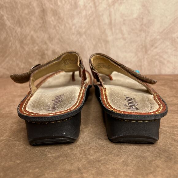 Alegria by PGLite Lug Sole Platform Sandal Brown Leather Slip On Medallion Stone - Picture 7 of 12